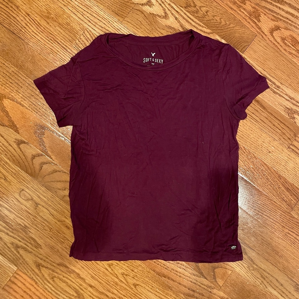 BARELY WORN AE SOFT & SEXY T-SHIRT